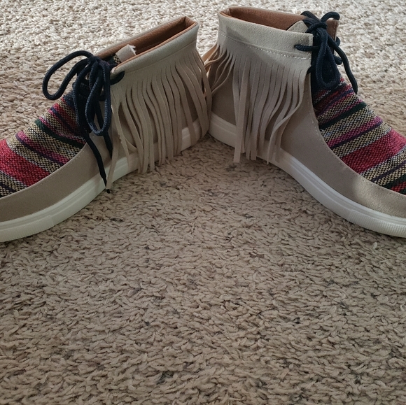 Shoes - Picture 4 of 4